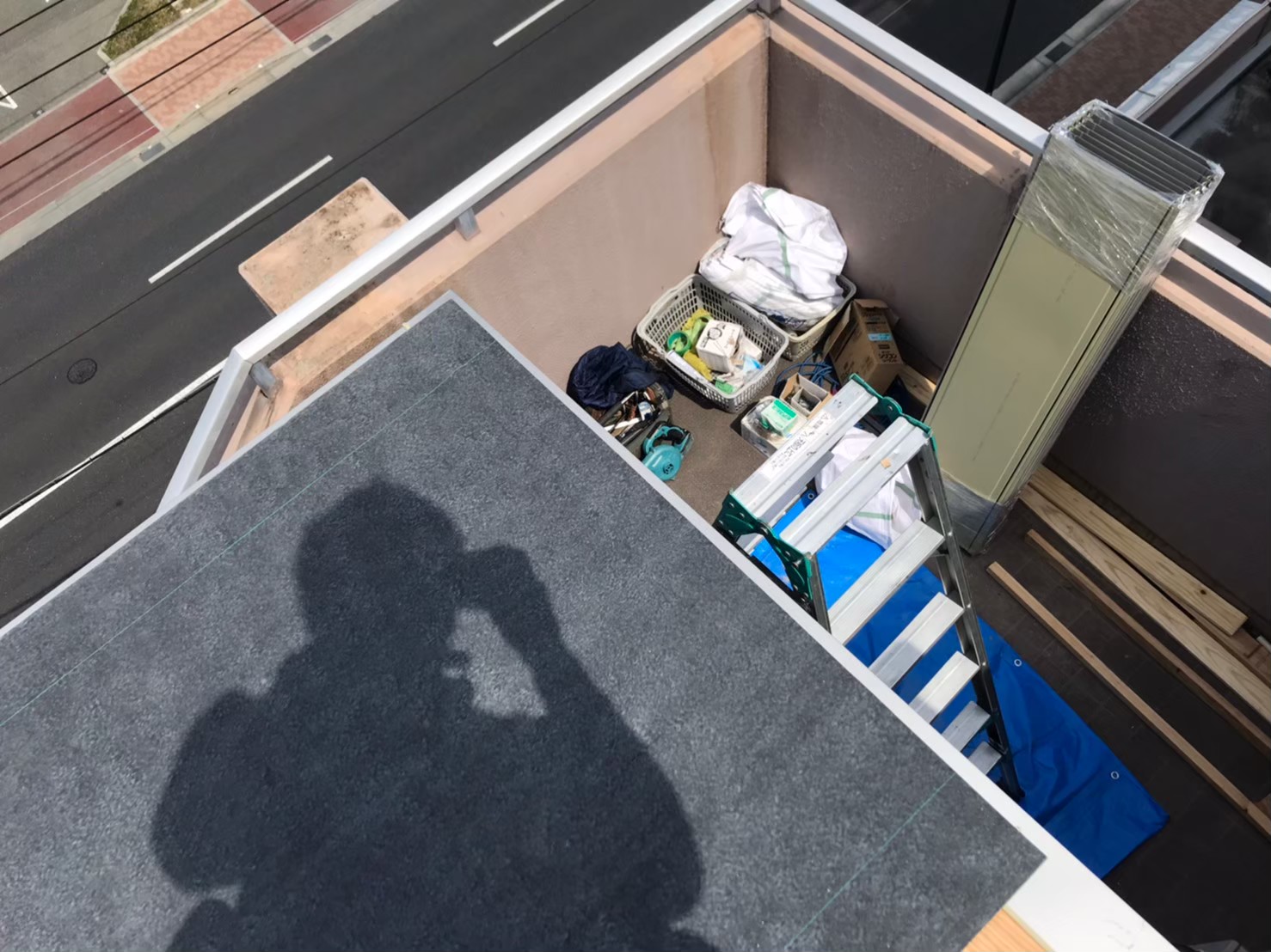 マンションの庇から雨漏り防水工事